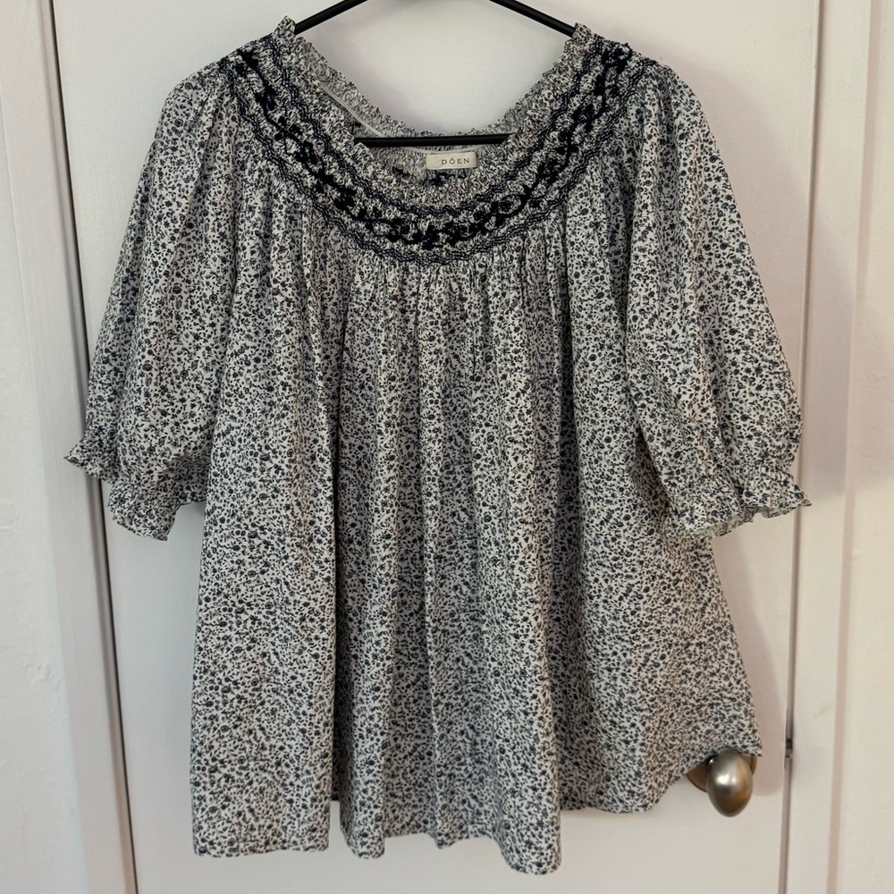 Dôen Floral Blue & White Top. Beautiful embroidery. Worn once, perfect condition
